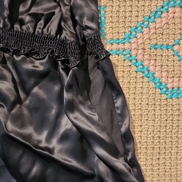 🔴 🔚🔜 SALE 100% Silk Nyguard Collection Blouse With Ruffle Details. - Picture 7 of 9